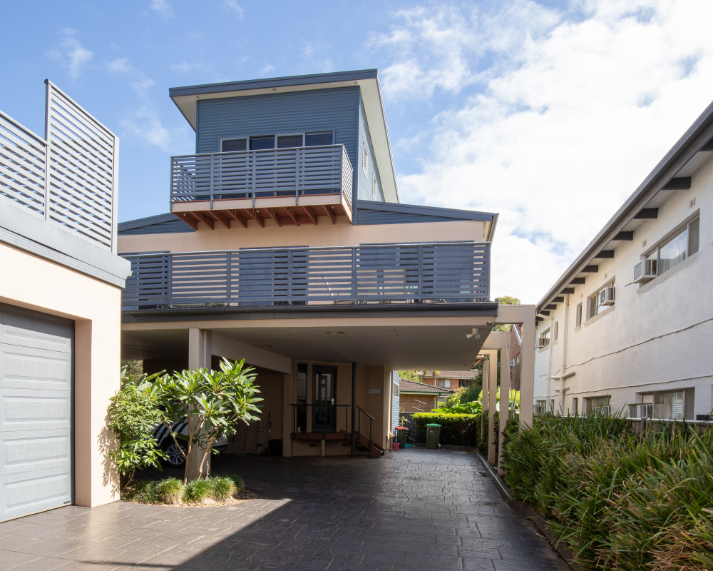 Spacious 3-Bed Home With Bayviews From Balcony - Batemans Bay Holiday ...